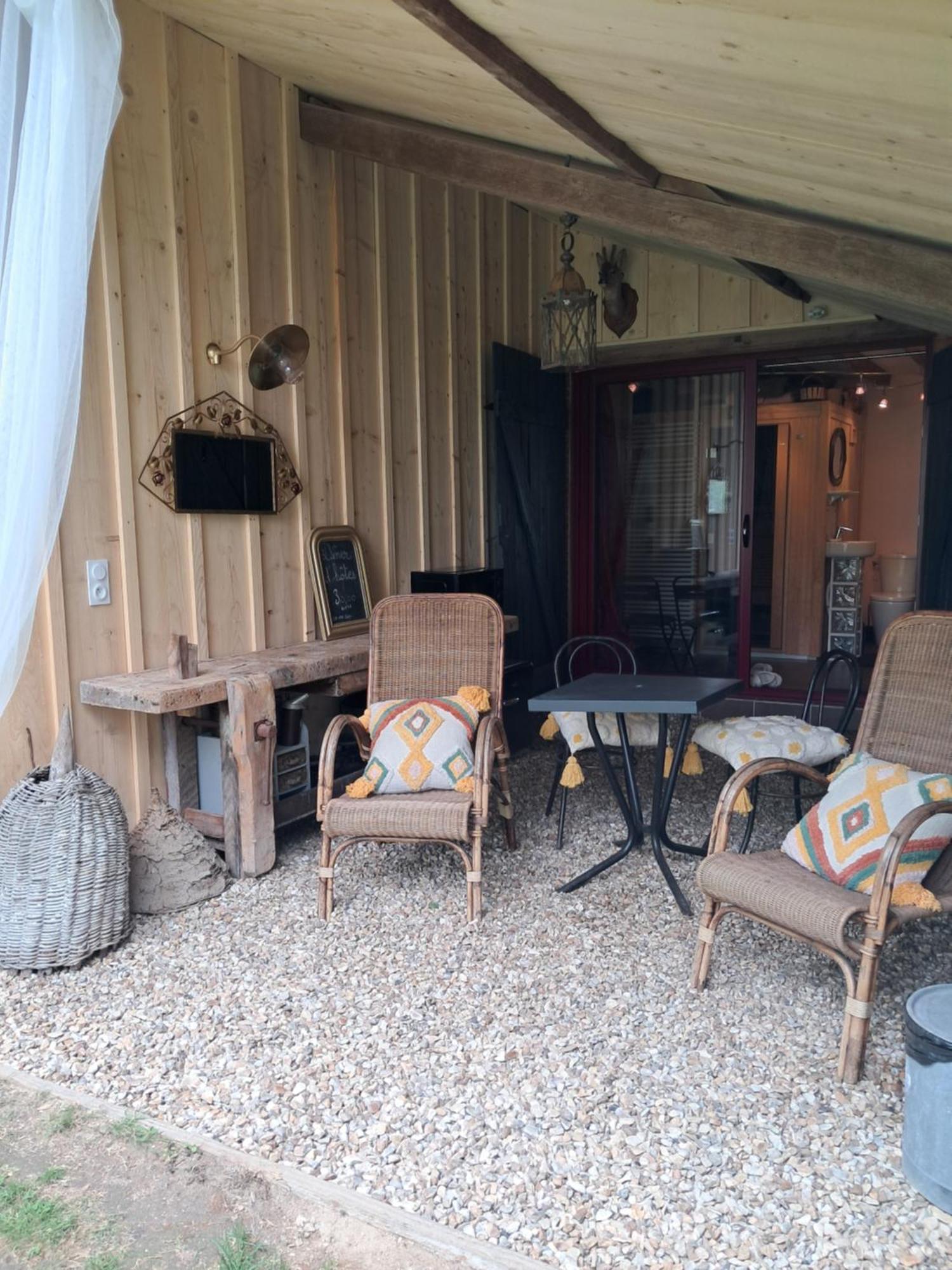 Le Buisson De La Gariole Bed & Breakfast Aubigny-sur-Nere Room photo
